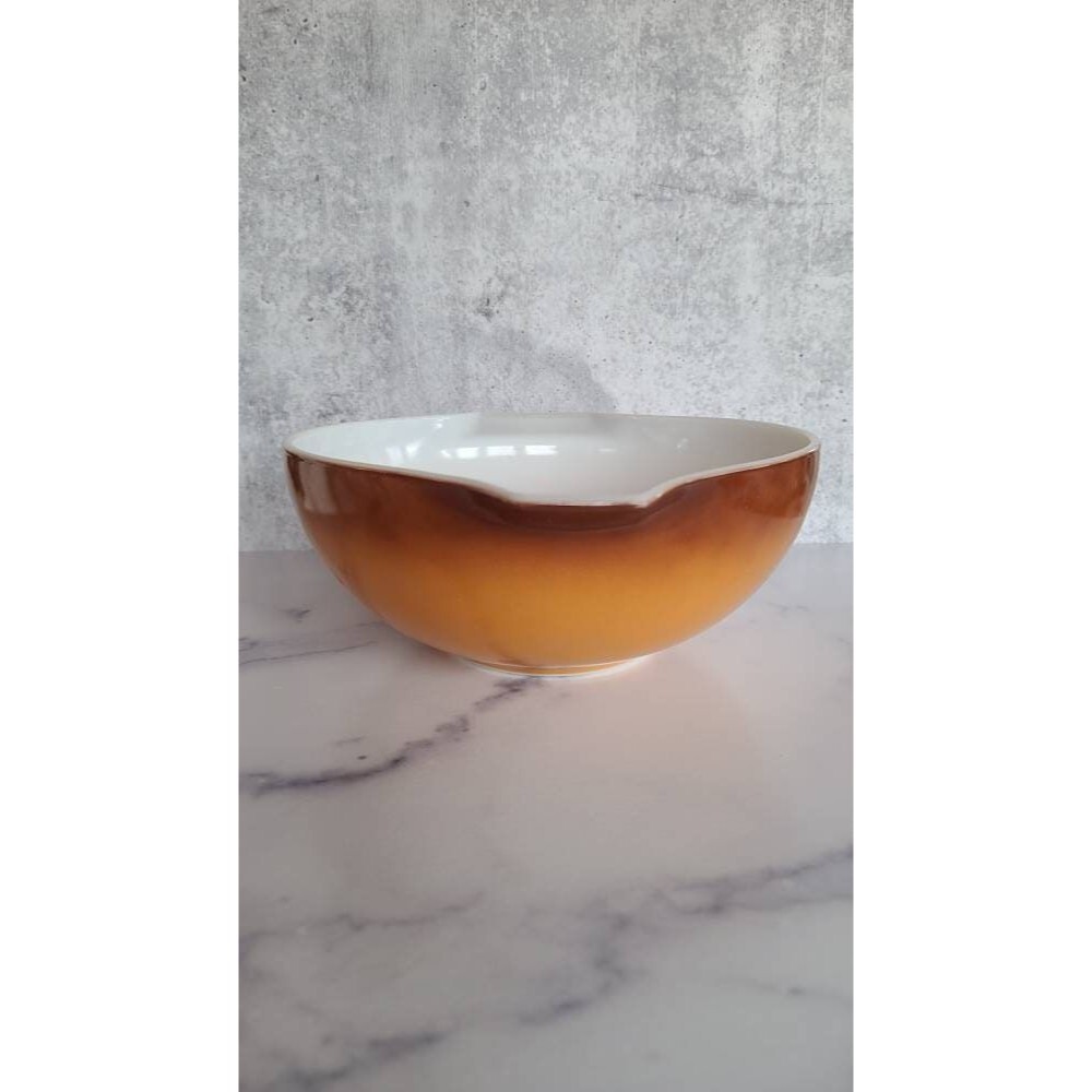 Large Spouted Pyrex Bowl - Picture 3 of 10